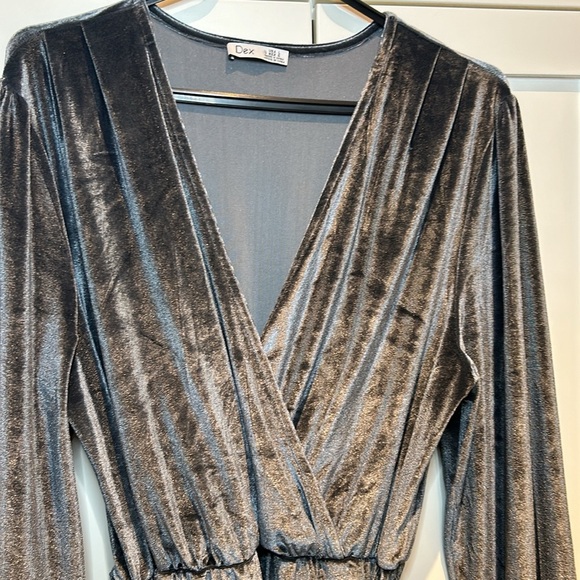 DEX Grey Velvet Wrap Fit & Flare Short Dress Ruffled Hem Women’s Size L - Picture 9 of 16